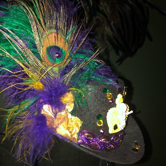 Mardi Gras headband mini feathered hat ? main image 4